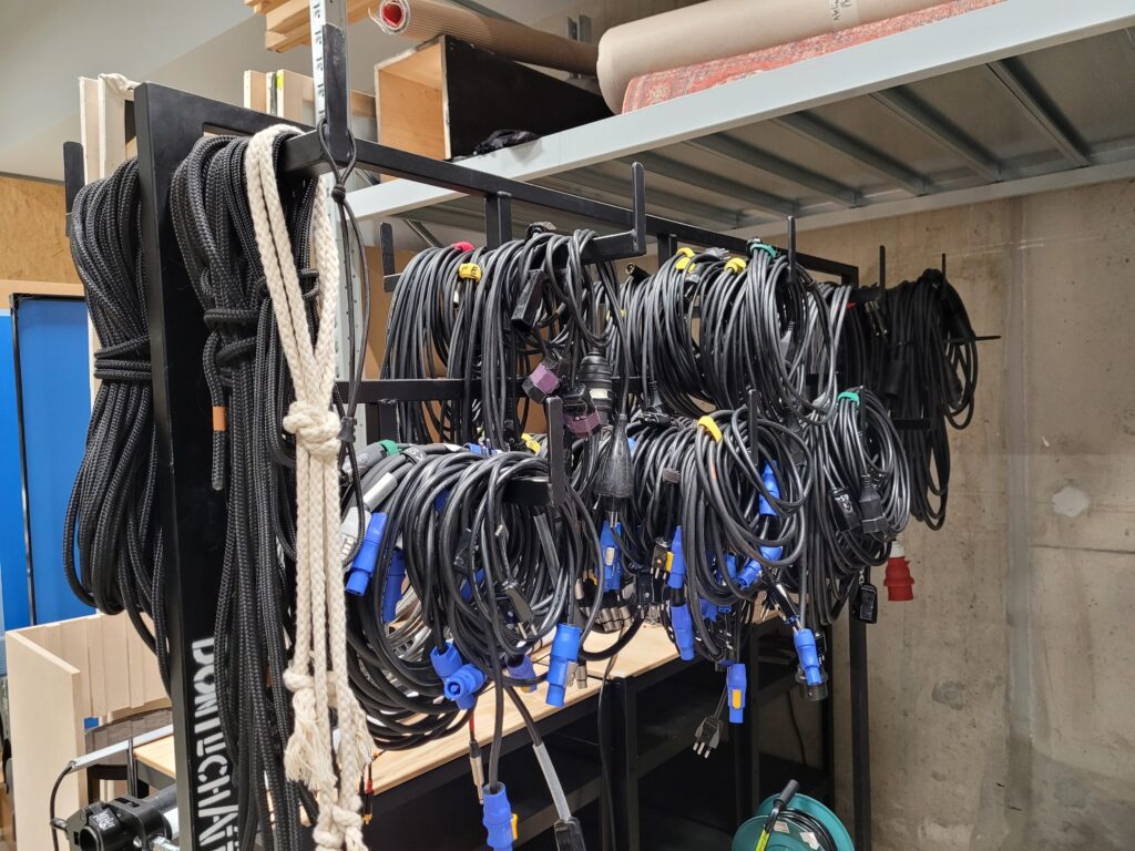 Chariot range câbles